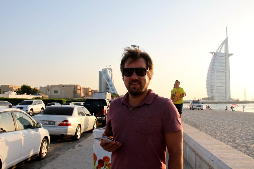 Burj Al Arab v pozadí